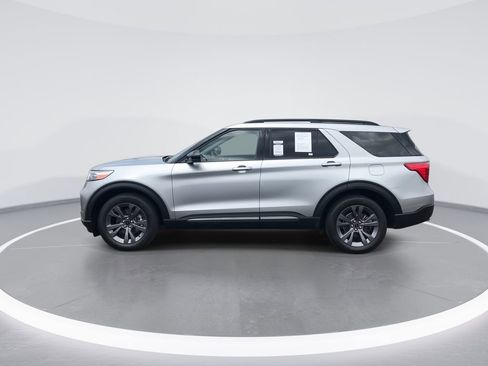 Used 2023 Ford Explorer XLT w/ Equipment Group 202A AWD/4WD image 5