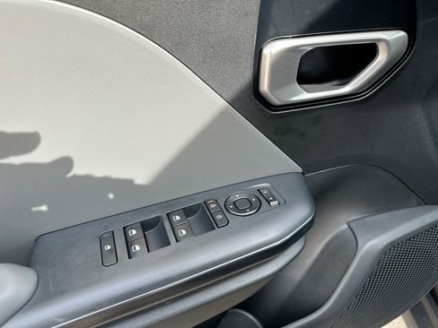Used 2025 Kia K4 LXS image 13