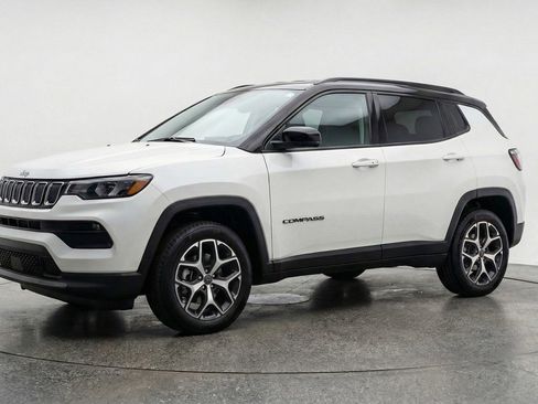 Used 2025 Jeep Compass Limited image 3