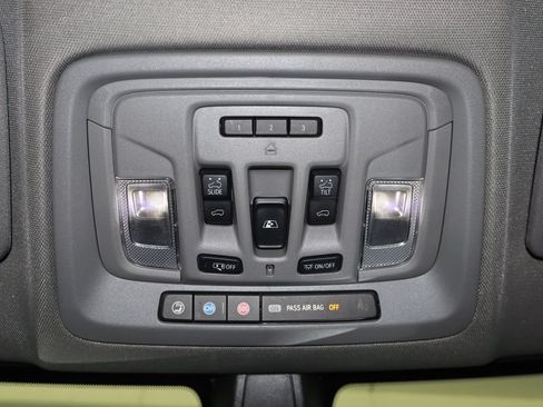 Used 2022 Chevrolet Silverado 1500 RST w/ Redline Edition AWD/4WD image 32