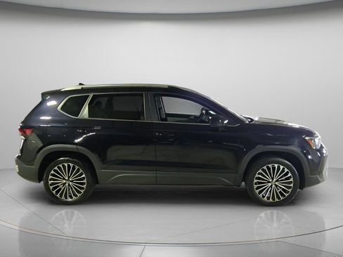Certified 2026 Volkswagen Taos SE FWD image 6