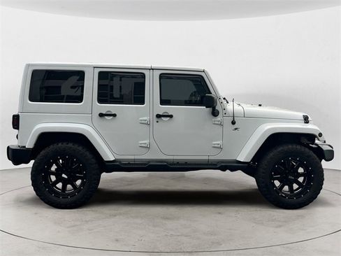 Used 2017 Jeep Wrangler Unlimited Sahara w/ Connectivity Group image 6