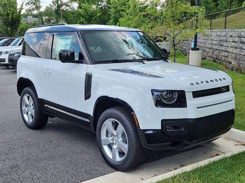 Used 2025 Land Rover Defender 90 X-Dynamic SE image 10