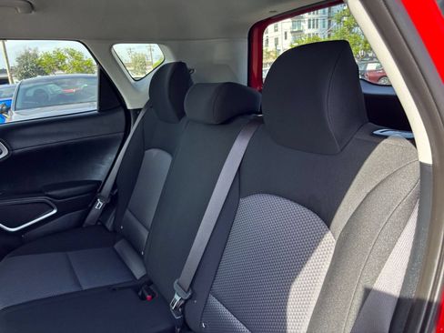 Used 2025 Kia Soul LX w/ LX Technology Package FWD image 21