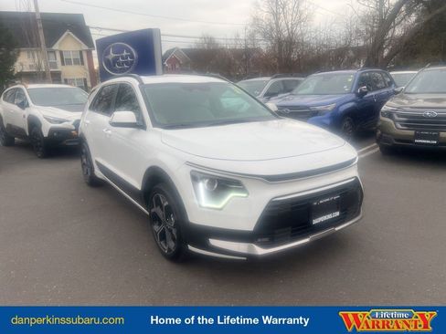 Used 2025 Kia Niro EX Touring image 7