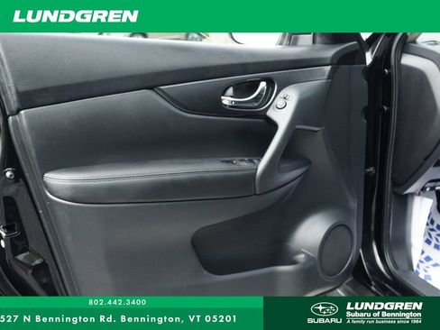 Used 2017 Nissan Rogue SV w/ SV Premium Package AWD/4WD image 10