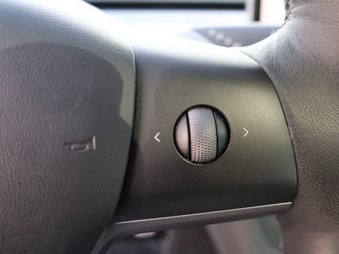 Used 2023 Tesla Model Y Long Range image 44