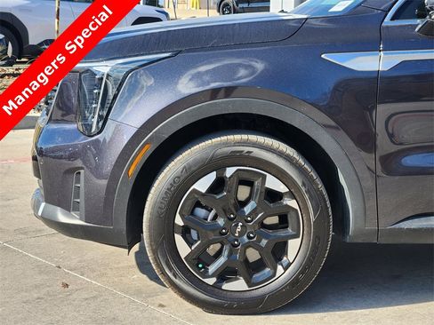 New 2025 Kia Sorento S image 5