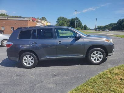 Used 2011 Toyota Highlander SE w/ Tow Pkg