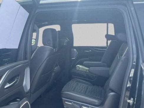 Used 2024 Cadillac Escalade ESV Premium Luxury Platinum AWD/4WD image 18