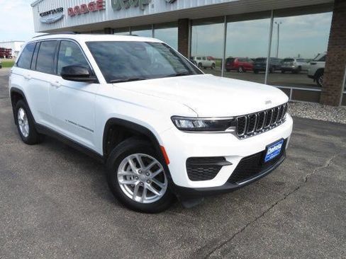 Used 2024 Jeep Grand Cherokee Laredo X w/ Luxury Tech Group I AWD/4WD image 4
