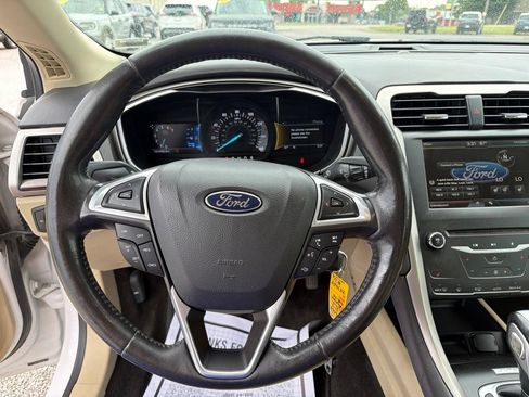 Used 2015 Ford Fusion SE w/ Equipment Group 202A FWD image 16