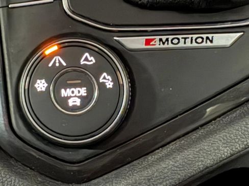 Used 2018 Volkswagen Tiguan SEL image 35