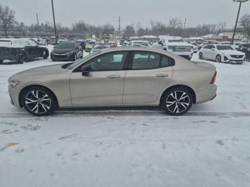 Used 2024 Volvo S60 B5 Core image 8