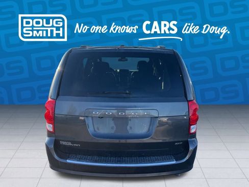 Used 2019 Dodge Grand Caravan SXT w/ Driver Convenience Group image 4