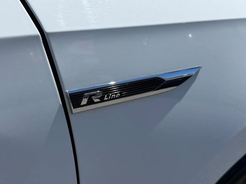 Used 2017 Volkswagen Passat 1.8T R-Line FWD image 5