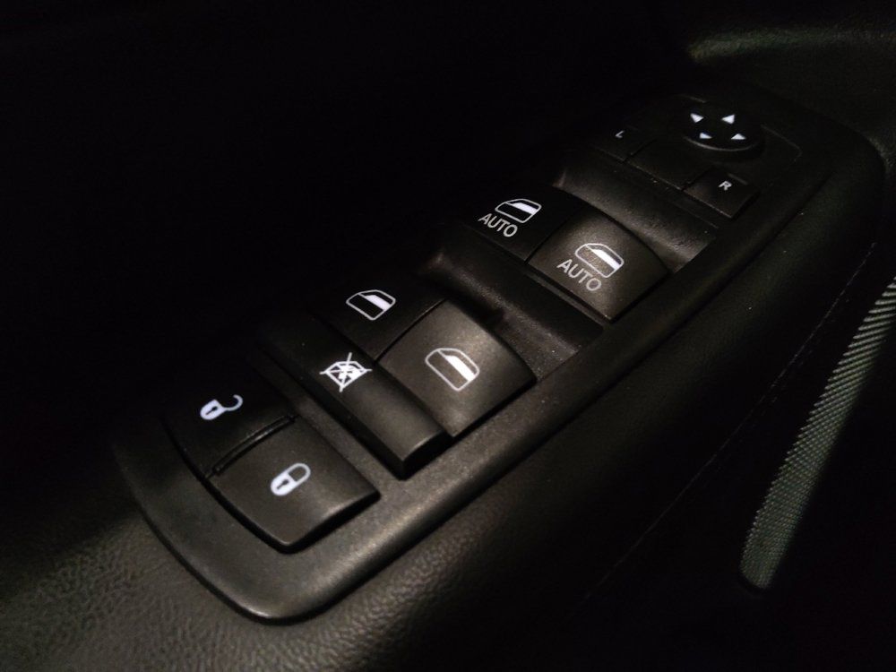 Used 2017 Jeep Grand Cherokee Laredo RWD image 27