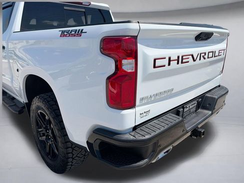 Used 2022 Chevrolet Silverado 1500 LT Trail Boss w/ LT Trail Boss Premium Package image 32