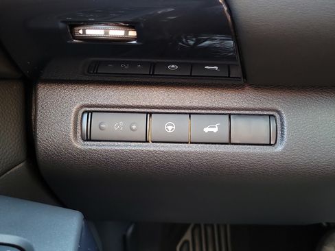 Certified 2026 Nissan Pathfinder SV FWD image 27