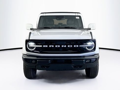 Used 2024 Ford Bronco Outer Banks image 2