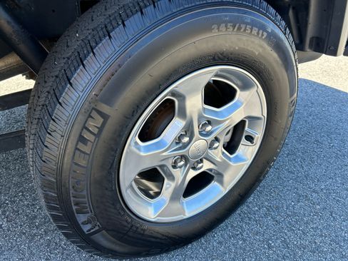 Used 2021 Jeep Gladiator Sport image 22