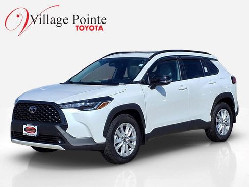 Certified 2025 Toyota Corolla Cross LE w/ Moonroof Package AWD/4WD image 1