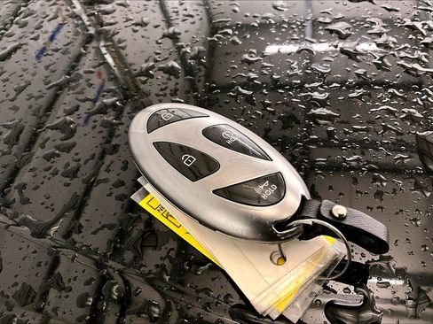 Used 2024 Hyundai Elantra SEL w/ Convenience Package image 9