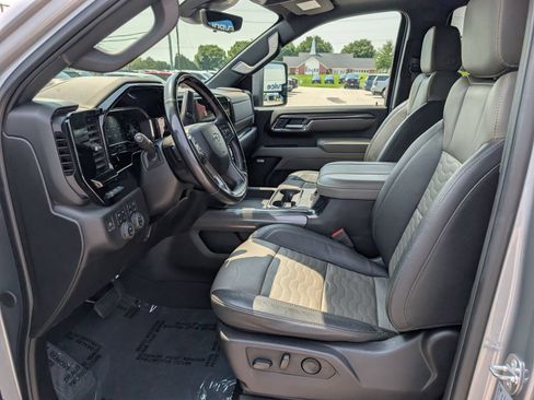 Used 2024 Chevrolet Silverado 2500 ZR2 w/ Technology Package AWD/4WD image 18