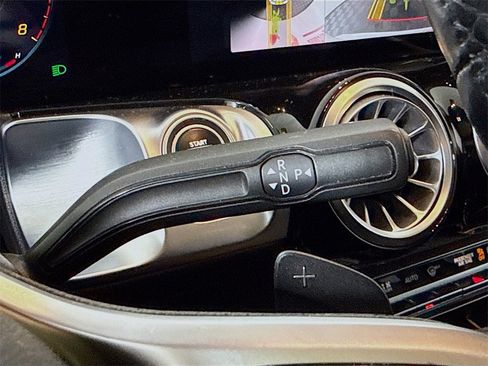 Used 2020 Mercedes-Benz GLB 250 4MATIC w/ Premium Package image 8