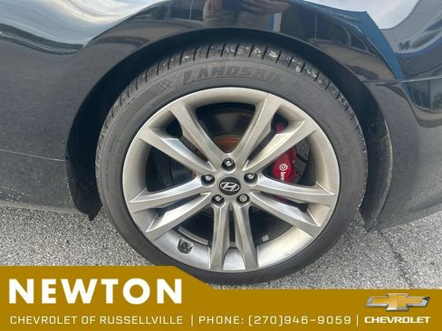 Used 2012 Hyundai Genesis 3.8 RWD image 19