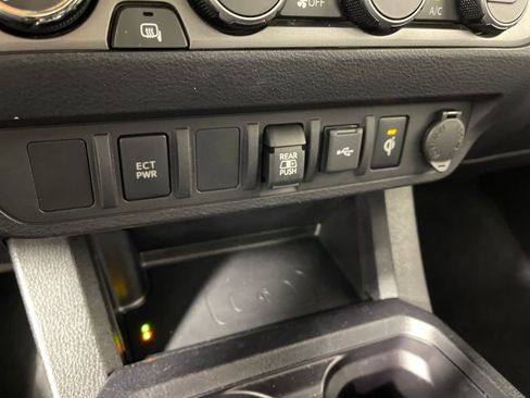 Certified 2023 Toyota Tacoma TRD Off-Road image 27