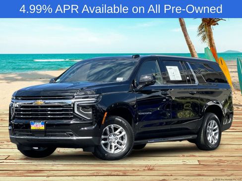 Used 2026 Chevrolet Suburban LT w/ Comfort Package RWD image 2
