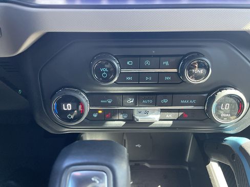 Used 2023 Ford Bronco Wildtrak image 37