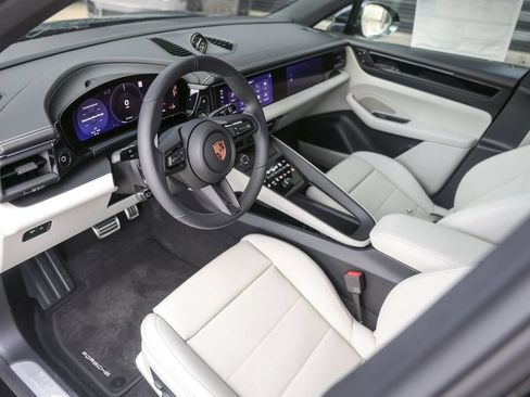 New 2026 Porsche Macan Electric RWD image 4