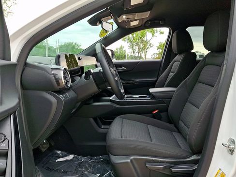 Used 2025 Chevrolet Equinox LT AWD/4WD image 13