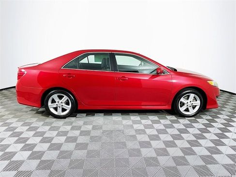 Used 2014 Toyota Camry SE image 9