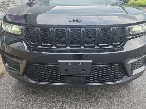 Used 2024 Jeep Grand Cherokee Altitude AWD/4WD image 25