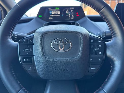 Used 2025 Toyota Prius Plug-In Hybrid image 27