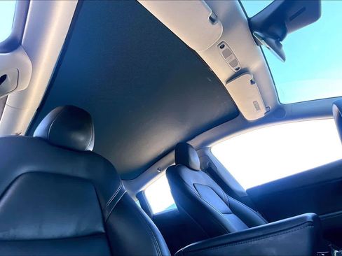 Used 2022 Tesla Model Y Long Range image 13