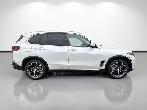 New 2026 BMW X5 xDrive40i w/ Executive Package AWD/4WD image 2