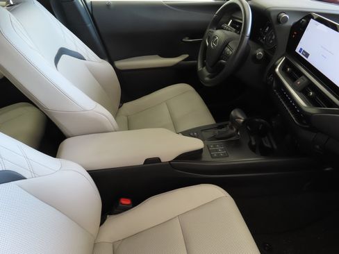 Used 2024 Lexus UX 250h AWD w/ Premium Package image 28
