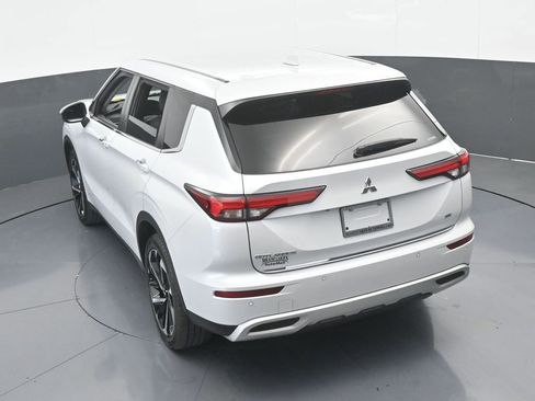 Used 2022 Mitsubishi Outlander SE image 55