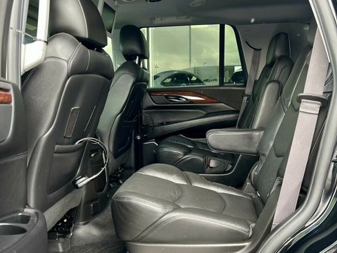 Used 2015 Cadillac Escalade Premium image 16