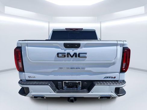 Used 2022 GMC Sierra 1500 AT4 w/ Technology Package AWD/4WD image 4