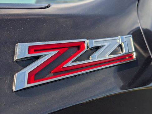Used 2022 Chevrolet Silverado 1500 LT w/ Z71 Off-Road Package AWD/4WD image 11