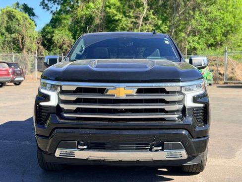 Used 2024 Chevrolet Silverado 1500 High Country w/ High Country Premium Package AWD/4WD image 2