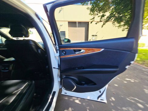 Used 2016 Lincoln MKX Select w/ Select Plus Package FWD image 31