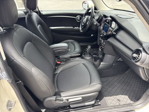 Used 2021 MINI Cooper 2-Door Hardtop FWD image 28