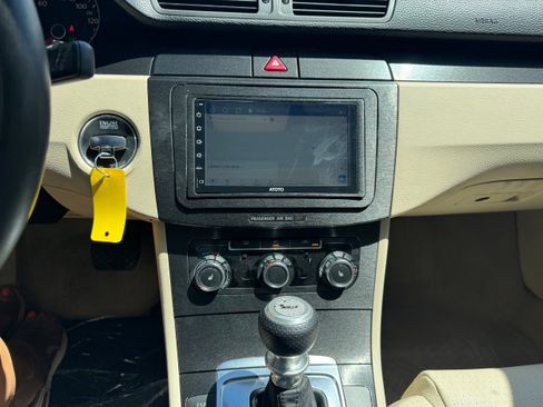 Used 2010 Volkswagen Passat Komfort FWD image 15