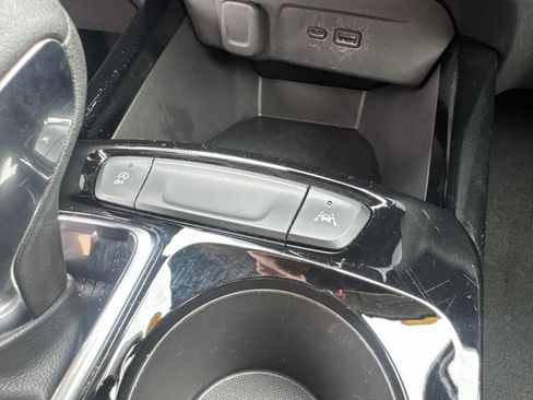 Used 2025 Chevrolet Trax LT FWD image 25